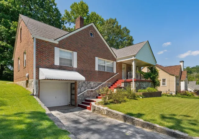 Photo 4 of Single family home for sale at 110 Forsythe St, Chattanooga, TN 37415 | MLS# 3171200 | Listing updated on 2026-09-11