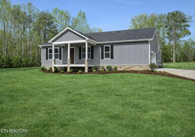 Photo 2 of Single family home for sale at 2226 Country Clb Rd, Jamestown, TN 38556 | MLS# 3171533 | Listing updated on 2026-09-11
