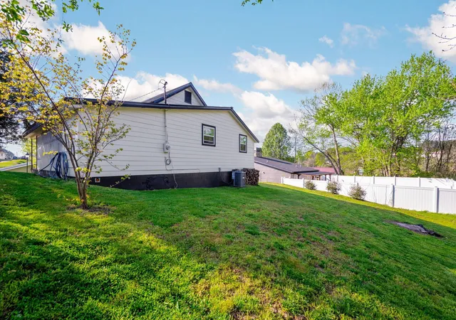 Photo 3 of Single family home for sale at 197 Main St, Copperhill, TN 37317 | MLS# 3261914 | Listing updated on 2026-09-11