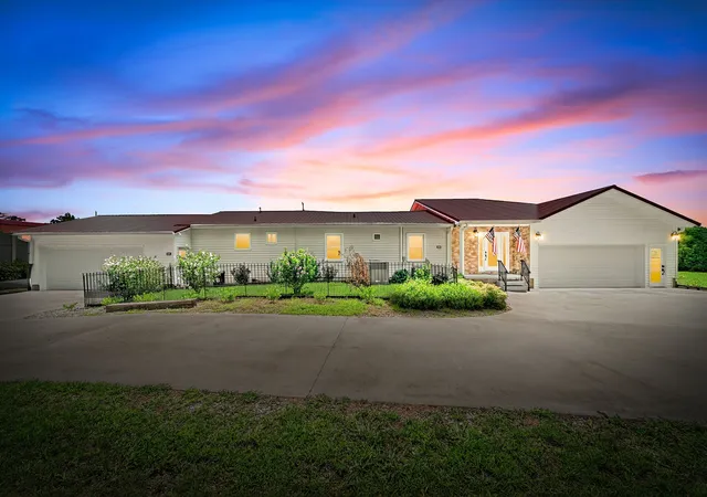 Photo 3 of Single family home for sale at 4139 Ashland City Rd, Clarksville, TN 37043 | MLS# 3245193 | Listing updated on 2026-09-15