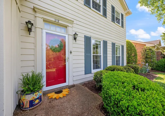 Photo 3 of Townhouse for sale at 218 Boxwood Dr, Franklin, TN 37069 | MLS# 3180029 | Listing updated on 2026-09-13