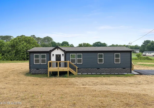 Manufactured home for sale at 3207 Sweetwater Vonore Rd, Sweetwater, TN 37874 | MLS# 3544622