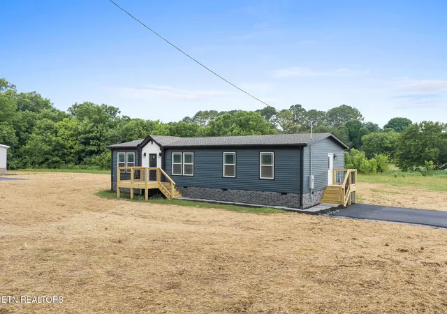 Photo 3 of Manufactured home for sale at 3207 Sweetwater Vonore Rd, Sweetwater, TN 37874 | MLS# 3544622 | Listing updated on 2026-09-11