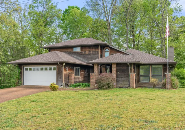 Photo 1 of Single family home for sale at 1212 Rosewood Dr, Centerville, TN 37033 | MLS# 3176341 | Listing updated on 2026-09-11
