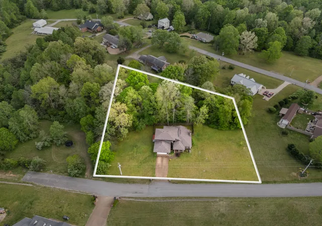 Photo 3 of Single family home for sale at 1212 Rosewood Dr, Centerville, TN 37033 | MLS# 3176341 | Listing updated on 2026-09-11