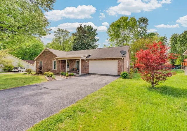 Photo 3 of Sale Pending at 595 Laurel Park Cir, Cookeville, TN 38501 | MLS# 3176519 | Listing updated on 2026-09-11
