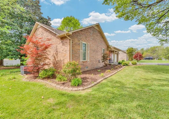 Photo 3 of Sale Pending at 595 Laurel Park Cir, Cookeville, TN 38501 | MLS# 3176519 | Listing updated on 2026-09-11