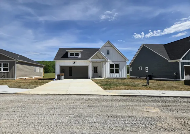 Photo 1 of Single family home for sale at 180 Jasper Gulch Dr, Jasper, TN 37347 | MLS# 3177766 | Listing updated on 2026-09-11