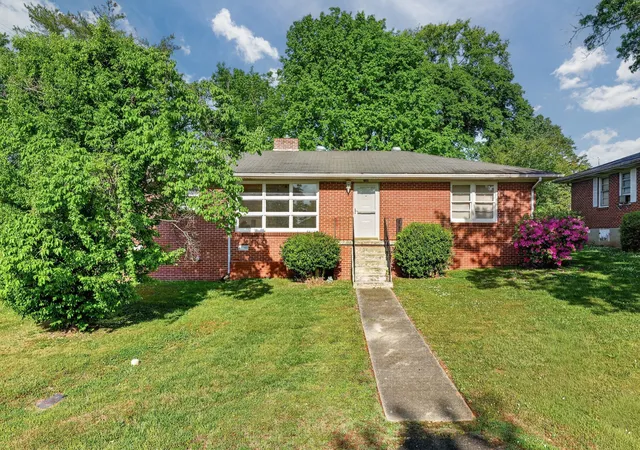 Photo 2 of Single family home for sale at 708 Morningside Dr, Fayetteville, TN 37334 | MLS# 3178962 | Listing updated on 2026-09-15