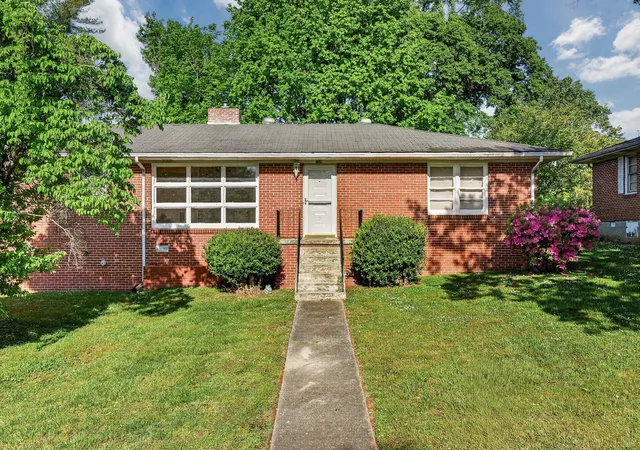 Photo 3 of Single family home for sale at 708 Morningside Dr, Fayetteville, TN 37334 | MLS# 3178962 | Listing updated on 2026-09-15