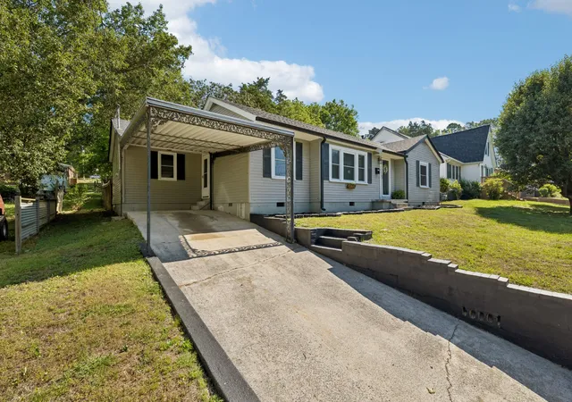 Photo 1 of Single family home for sale at 707 Jefferson Ave E, Carthage, TN 37030 | MLS# 3214663 | Listing updated on 2026-10-09