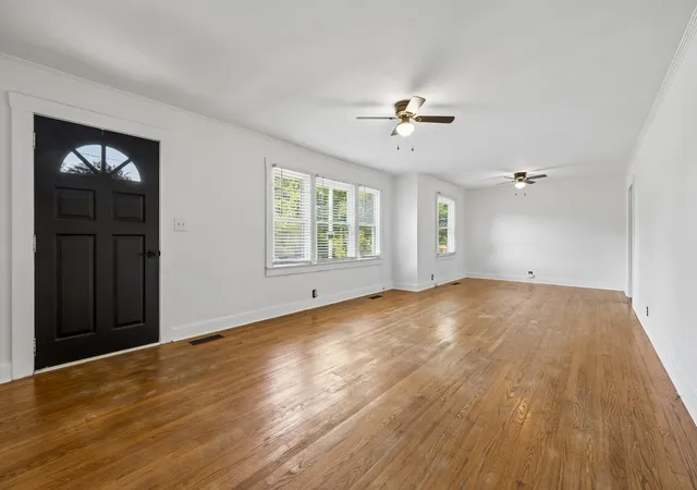Photo 3 of Single family home for sale at 707 Jefferson Ave E, Carthage, TN 37030 | MLS# 3214663 | Listing updated on 2026-10-09