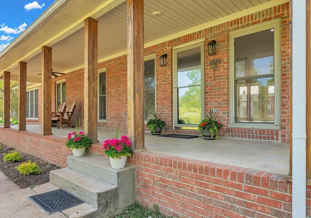 Photo 1 of Single family home for sale at 1819 Barker Rd, Columbia, TN 38401 | MLS# 3179204 | Listing updated on 2026-09-10
