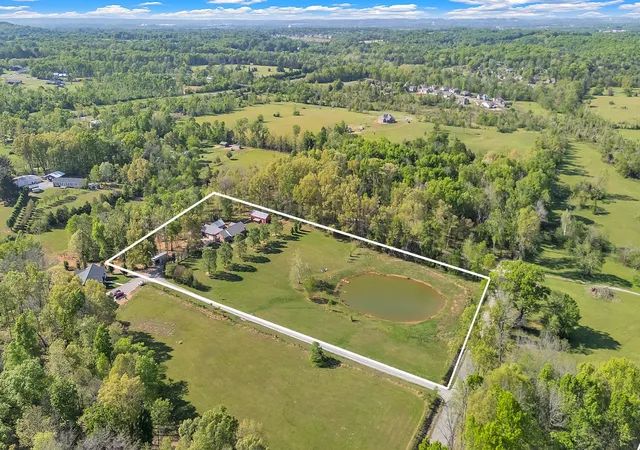 Photo 3 of Single family home for sale at 1819 Barker Rd, Columbia, TN 38401 | MLS# 3179204 | Listing updated on 2026-09-10