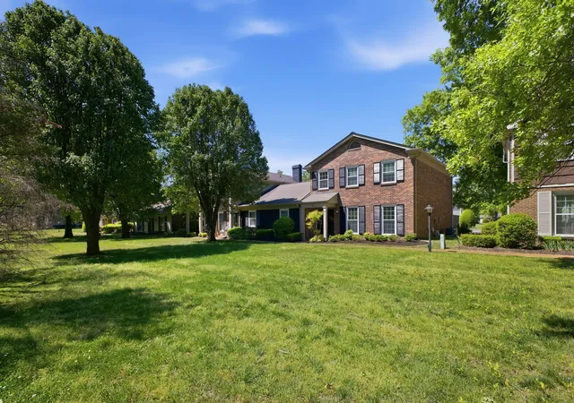 Photo 3 of Townhouse for sale at 136 Boxwood Dr, Franklin, TN 37069 | MLS# 3179955 | Listing updated on 2026-09-23