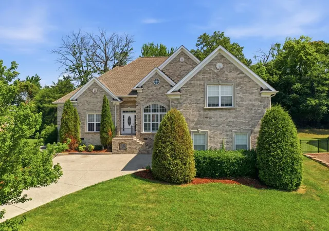 Photo 1 of Sale Pending at 614 Firefox Dr, Brentwood, TN 37027 | MLS# 3270624 | Listing updated on 2026-10-12