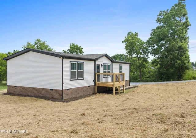 Photo 1 of Manufactured home for sale at 3219 Sweetwater Vonore Rd, Sweetwater, TN 37874 | MLS# 3544623 | Listing updated on 2026-09-14