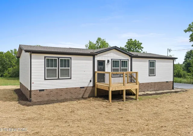 Photo 2 of Manufactured home for sale at 3219 Sweetwater Vonore Rd, Sweetwater, TN 37874 | MLS# 3544623 | Listing updated on 2026-09-14