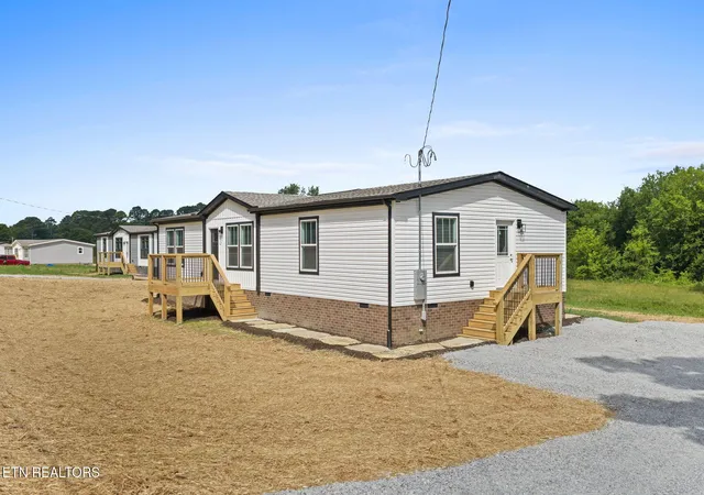Photo 3 of Manufactured home for sale at 3219 Sweetwater Vonore Rd, Sweetwater, TN 37874 | MLS# 3544623 | Listing updated on 2026-09-14