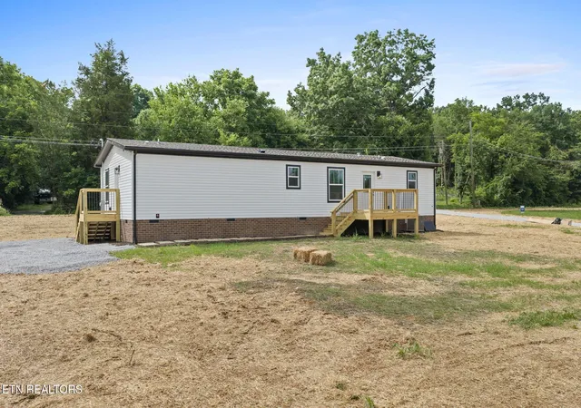 Photo 3 of Manufactured home for sale at 3219 Sweetwater Vonore Rd, Sweetwater, TN 37874 | MLS# 3544623 | Listing updated on 2026-09-14