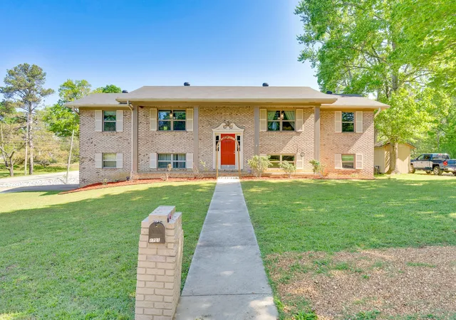 Photo 1 of Single family home for sale at 1701 Ray Jo Cir, Chattanooga, TN 37421 | MLS# 3180606 | Listing updated on 2026-10-22