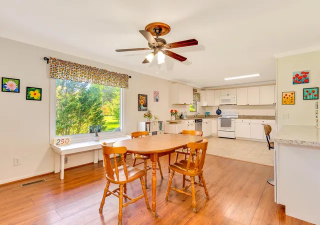 Photo 2 of Single family home for sale at 1701 Ray Jo Cir, Chattanooga, TN 37421 | MLS# 3180606 | Listing updated on 2026-10-22