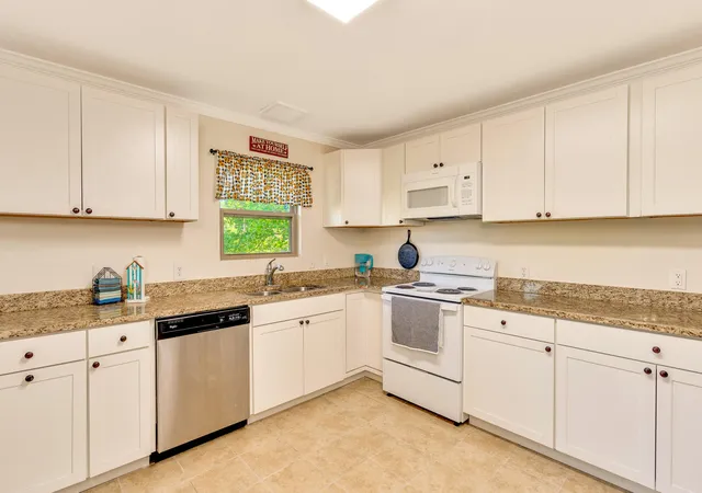 Photo 3 of Single family home for sale at 1701 Ray Jo Cir, Chattanooga, TN 37421 | MLS# 3180606 | Listing updated on 2026-10-22