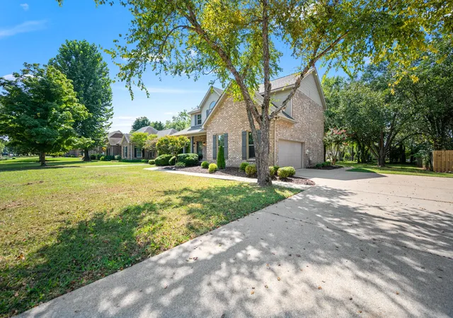 Photo 2 of Single family home for sale at 2923 Regenwood Dr, Murfreesboro, TN 37129 | MLS# 3543091 | Listing updated on 2026-09-25