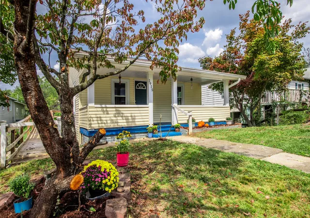 Photo 2 of Single family home for sale at 1915 Mccroskey Ave, Knoxville, TN 37917 | MLS# 3218376 | Listing updated on 2026-09-15