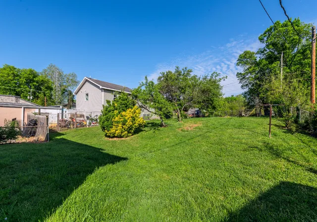 Photo 3 of Single family home for sale at 1915 Mccroskey Ave, Knoxville, TN 37917 | MLS# 3218376 | Listing updated on 2026-09-15