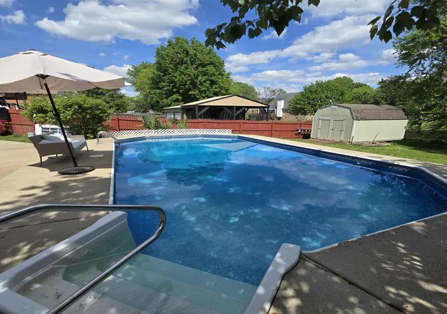 Photo 1 of Sale Pending at 1327 Bluebonnet Dr, Clarksville, TN 37042 | MLS# 3184520 | Listing updated on 2026-09-12