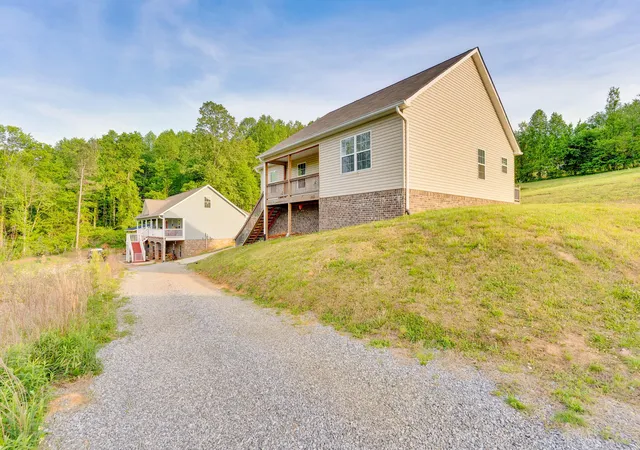 Photo 1 of Single family home for sale at 352 Hungry Holw Rd Se, Cleveland, TN 37323 | MLS# 3182875 | Listing updated on 2026-09-27