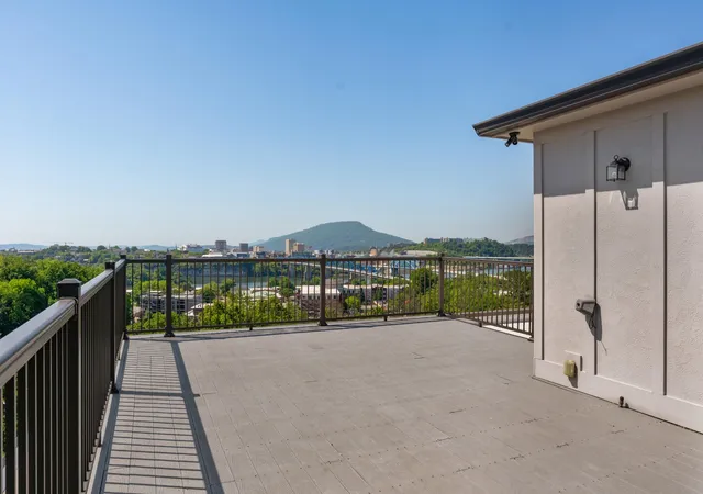 Photo 3 of Townhouse for sale at 294 Druid Ln, Chattanooga, TN 37405 | MLS# 3182883 | Listing updated on 2026-09-11