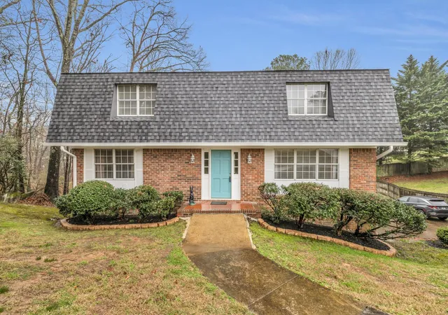 Photo 2 of Single family home for sale at 1806 Glen Oaks Ter, Chattanooga, TN 37412 | MLS# 3268528 | Listing updated on 2026-09-11