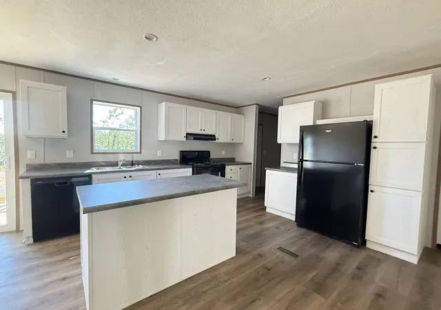 Photo 1 of Manufactured home for sale at 467 Woodland Rd, Hohenwald, TN 38462 | MLS# 3211470 | Listing updated on 2026-09-29