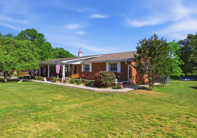 Photo 2 of Single family home for sale at 418 Kenway St, Cookeville, TN 38501 | MLS# 3189602 | Listing updated on 2026-09-14