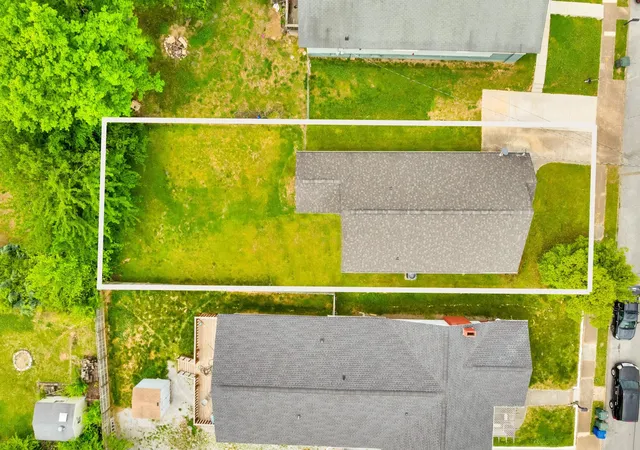 Photo 2 of Single family home for sale at 1710 Bennett Ave, Chattanooga, TN 37404 | MLS# 3298196 | Listing updated on 2026-09-11