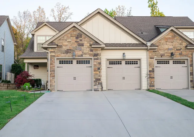 Photo 2 of Townhouse for sale at 2340 Rivendell Ln, Chattanooga, TN 37421 | MLS# 3185403 | Listing updated on 2026-09-11