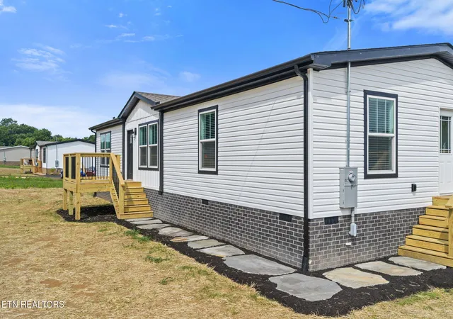 Photo 1 of Manufactured home for sale at 3213 Sweetwater Vonore Rd, Sweetwater, TN 37874 | MLS# 3544628 | Listing updated on 2026-09-22