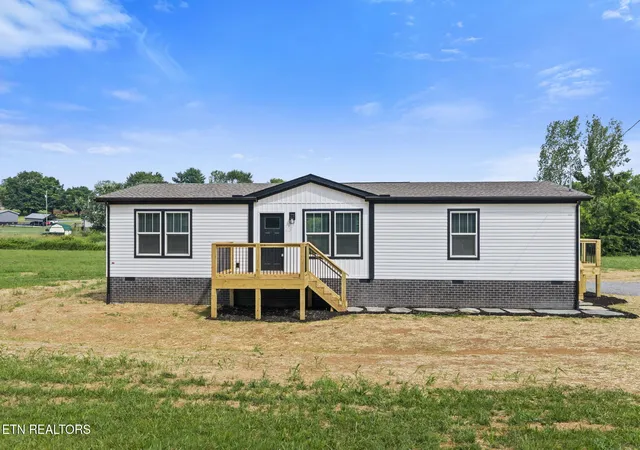 Photo 2 of Manufactured home for sale at 3213 Sweetwater Vonore Rd, Sweetwater, TN 37874 | MLS# 3544628 | Listing updated on 2026-09-22