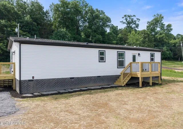 Photo 3 of Manufactured home for sale at 3213 Sweetwater Vonore Rd, Sweetwater, TN 37874 | MLS# 3544628 | Listing updated on 2026-09-22