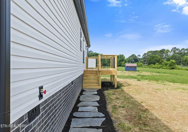 Photo 3 of Manufactured home for sale at 3213 Sweetwater Vonore Rd, Sweetwater, TN 37874 | MLS# 3544628 | Listing updated on 2026-09-22