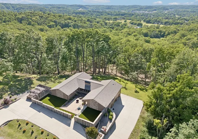 Photo 2 of Single family home for sale at 1119 Harpeth Ridge Rd, Franklin, TN 37069 | MLS# 3186392 | Listing updated on 2026-09-15