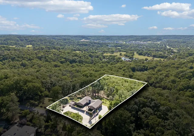 Photo 3 of Single family home for sale at 1119 Harpeth Ridge Rd, Franklin, TN 37069 | MLS# 3186392 | Listing updated on 2026-09-15