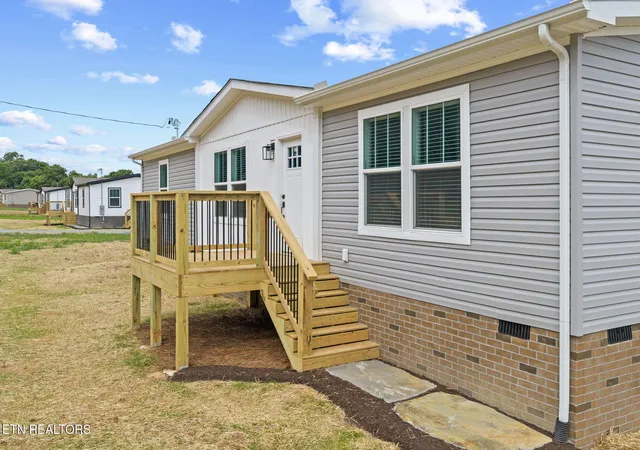 Photo 2 of Manufactured home for sale at 3215 Sweetwater Vonore Rd, Sweetwater, TN 37874 | MLS# 3544629 | Listing updated on 2026-09-14