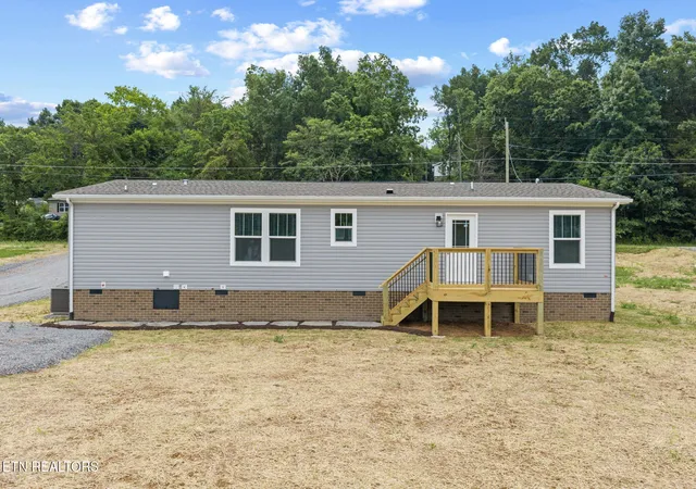 Photo 3 of Manufactured home for sale at 3215 Sweetwater Vonore Rd, Sweetwater, TN 37874 | MLS# 3544629 | Listing updated on 2026-09-14