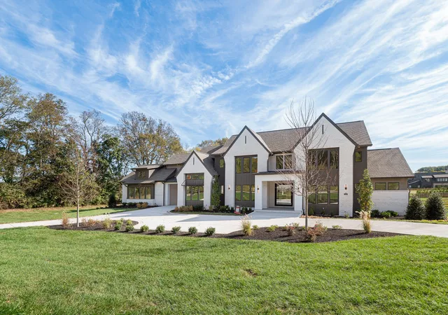 Photo 2 of Mansion for sale at 1760 Dean Rd, Thompsons Station, TN 37179 | MLS# 3189734 | Listing updated on 2026-09-13