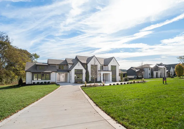Photo 3 of Mansion for sale at 1760 Dean Rd, Thompsons Station, TN 37179 | MLS# 3189734 | Listing updated on 2026-09-13