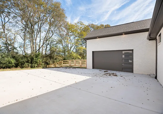 Photo 4 of Single family home for sale at 1760 Dean Rd, Thompsons Station, TN 37179 | MLS# 3189734 | Listing updated on 2026-09-13