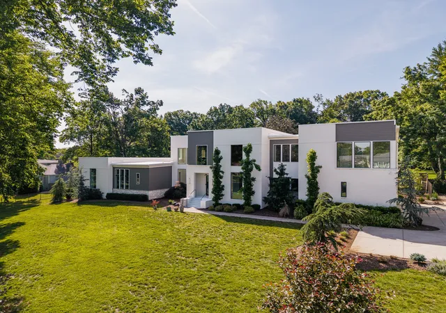 Photo 1 of Mansion for sale at 4112 Crestridge Dr, Nashville, TN 37204 | MLS# 3222940 | Listing updated on 2026-09-14